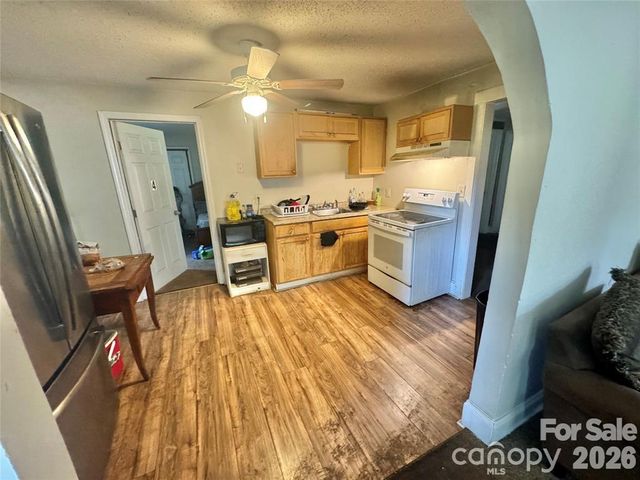 1028 Karendale Avenue, Charlotte, NC 28208