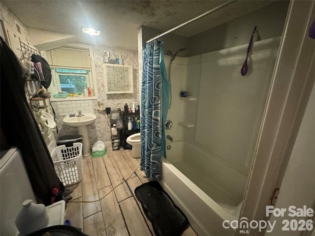 1028 Karendale Avenue, Charlotte, NC 28208