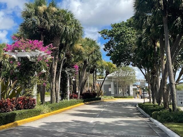 20 Valencia, Delray Beach, FL 33446