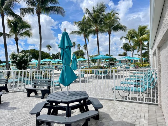 20 Valencia, Delray Beach, FL 33446