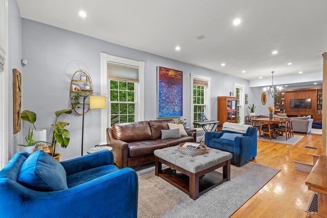4317 N Kenneth Avenue, Chicago, IL 60641
