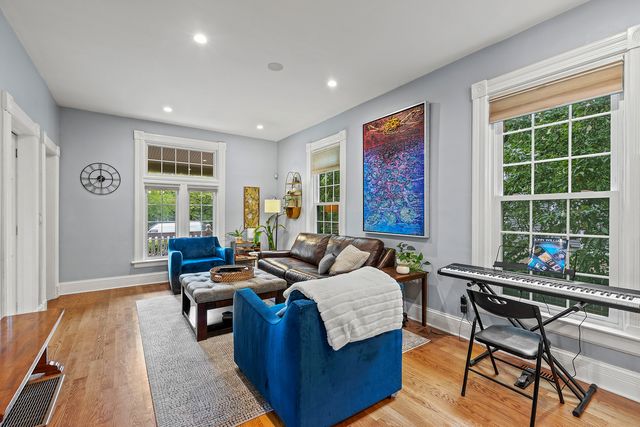 4317 N Kenneth Avenue, Chicago, IL 60641