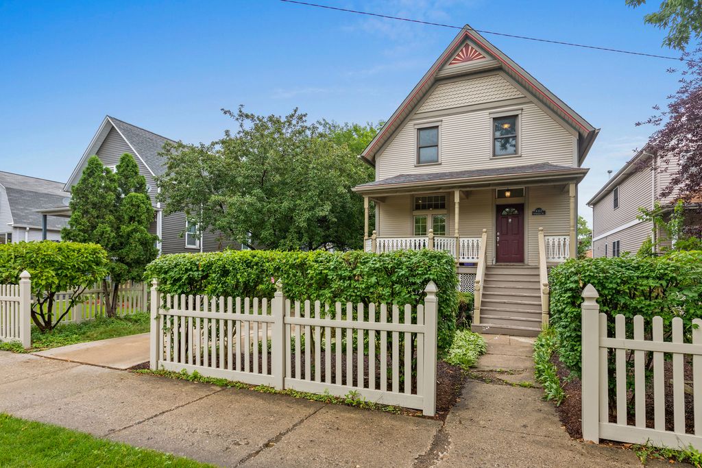 4317 N Kenneth Avenue, Chicago, IL 60641