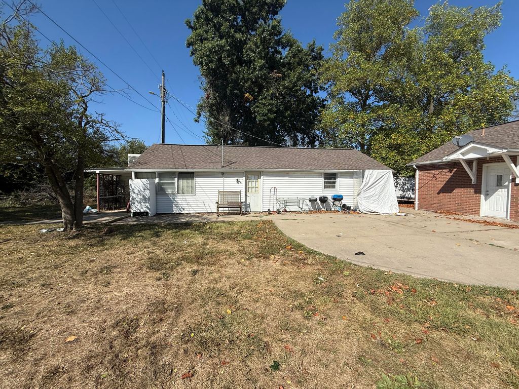 2910 MEXICO GRAVEL RD B, Columbia, MO 65202