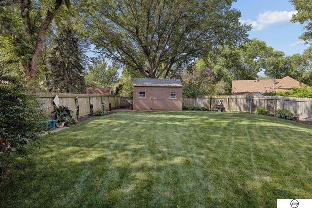 2321 Camelot Court, Lincoln, NE 68512