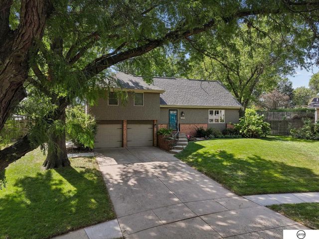 2321 Camelot Court, Lincoln, NE 68512