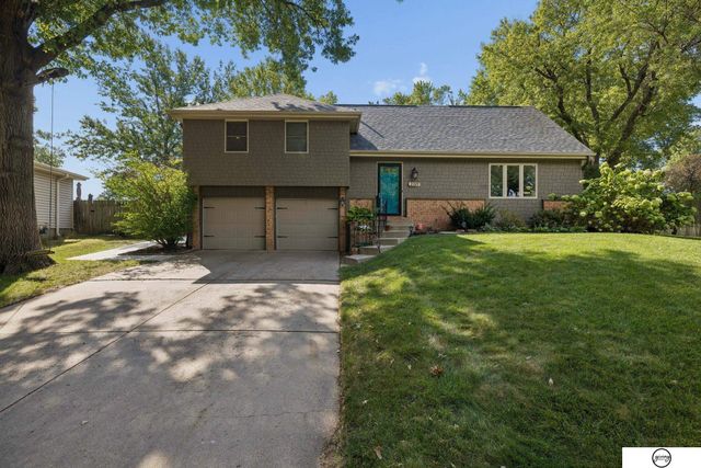 2321 Camelot Court, Lincoln, NE 68512
