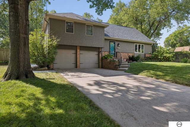 2321 Camelot Court, Lincoln, NE 68512