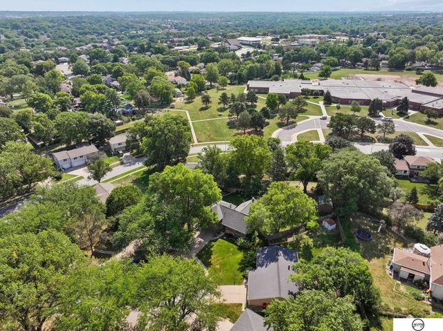 2321 Camelot Court, Lincoln, NE 68512