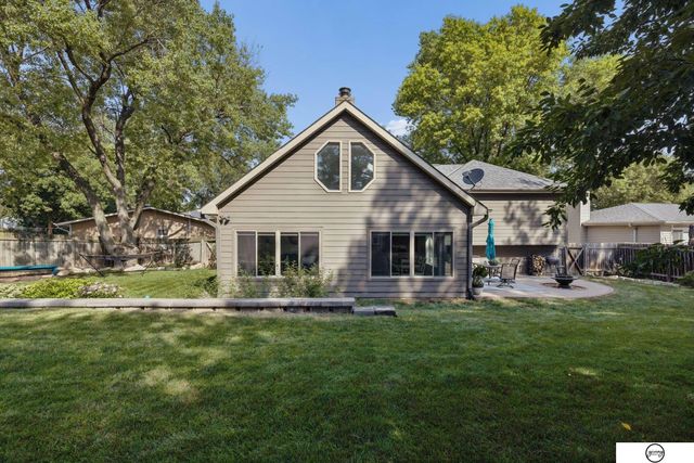 2321 Camelot Court, Lincoln, NE 68512