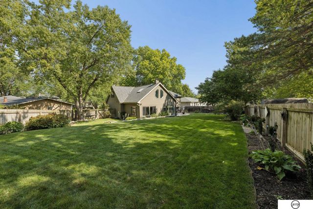 2321 Camelot Court, Lincoln, NE 68512