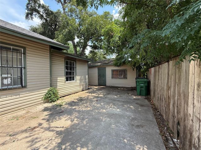 1709 Hussion Street, Houston, TX 77003
