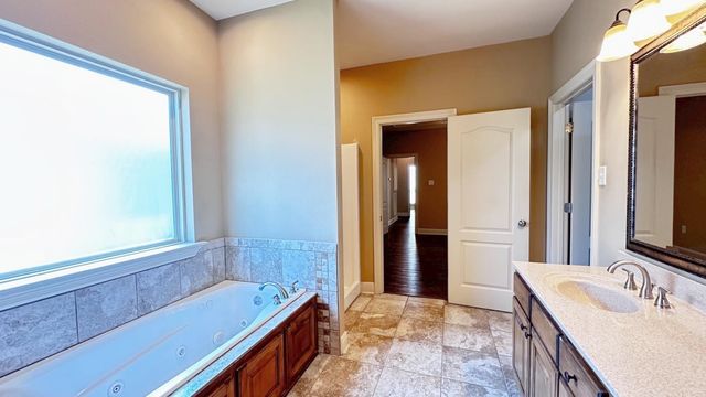 1221 Renee Dr, Thibodaux, LA 70301