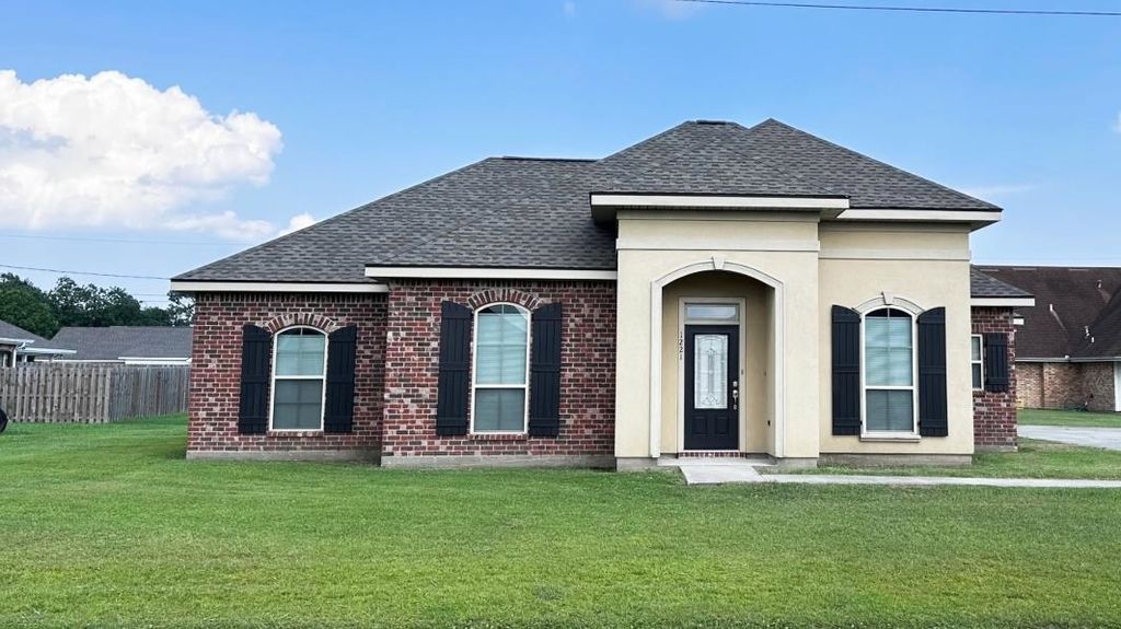 1221 Renee Dr, Thibodaux, LA 70301