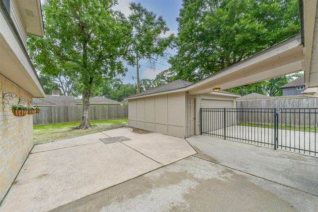 3703 Brook Shadow Drive, Houston, TX 77345