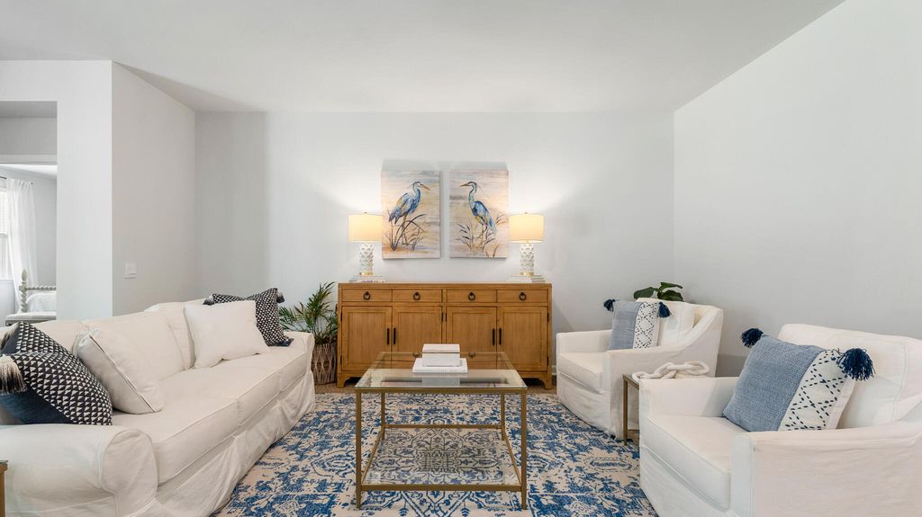 Image 4 of property listing at 515 Eagles Watch Court, Summerville, SC 29486