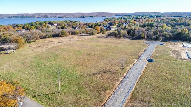 2 Reagan Drive, Eufaula, OK 74432