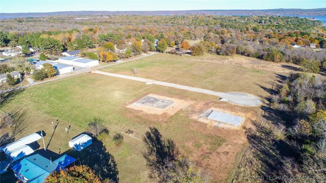 2 Reagan Drive, Eufaula, OK 74432