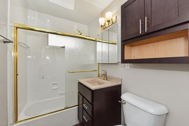 810 Carrington AVENUE, South Milwaukee, WI 53172