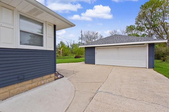 810 Carrington AVENUE, South Milwaukee, WI 53172