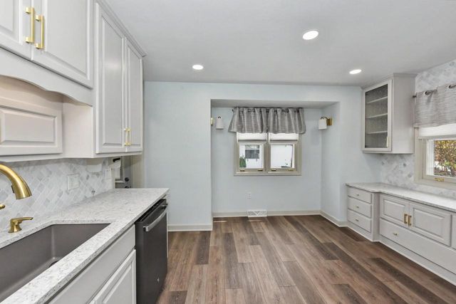 810 Carrington AVENUE, South Milwaukee, WI 53172