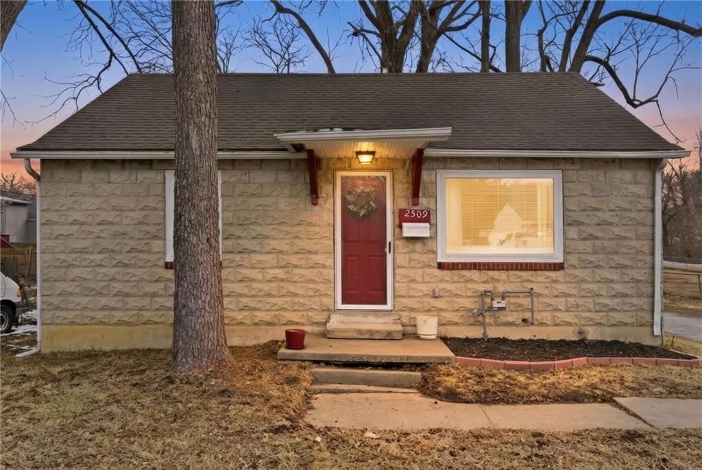 2509 S Sterling Avenue, Independence, MO 64052