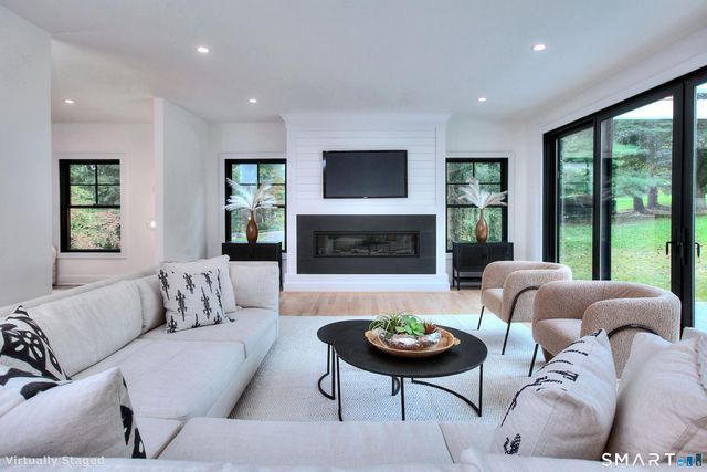 120 WEST Lane, Stamford, CT 06905