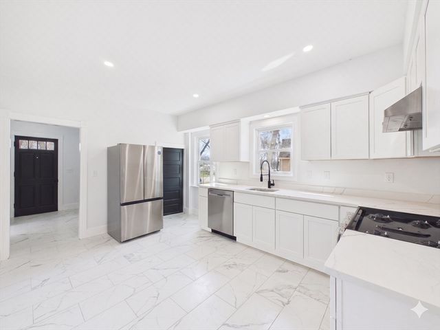 12 Sherman St, Attleboro, MA 02703