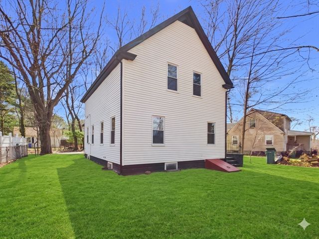 12 Sherman St, Attleboro, MA 02703