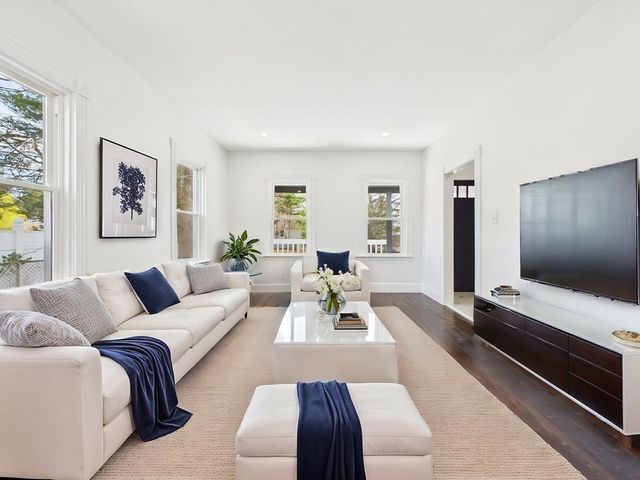 12 Sherman St, Attleboro, MA 02703