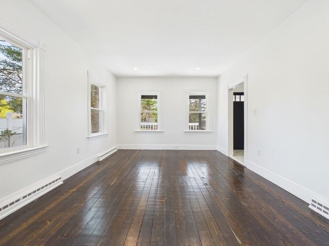 12 Sherman St, Attleboro, MA 02703