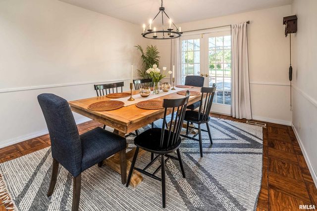 27 PINEWOOD Drive, Carbondale, IL 62901