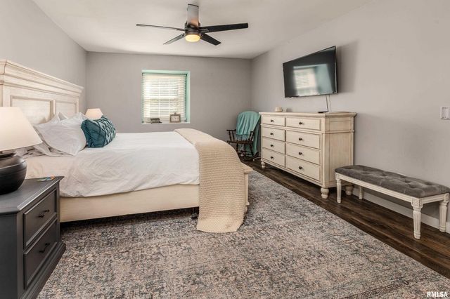 27 PINEWOOD Drive, Carbondale, IL 62901