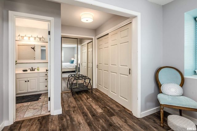 27 PINEWOOD Drive, Carbondale, IL 62901