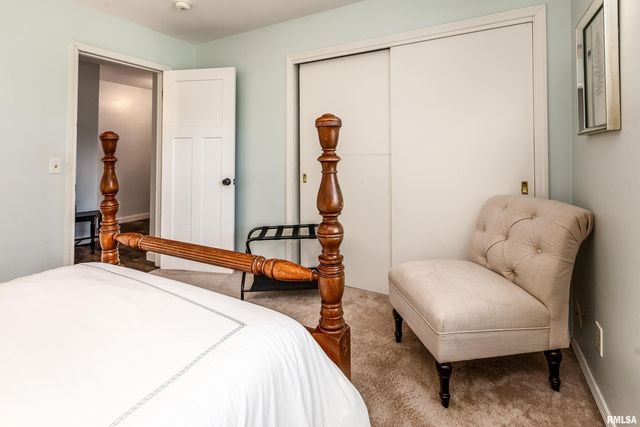 27 PINEWOOD Drive, Carbondale, IL 62901