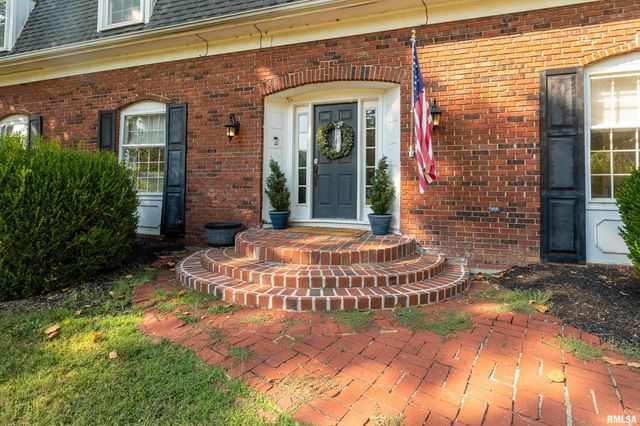 27 PINEWOOD Drive, Carbondale, IL 62901