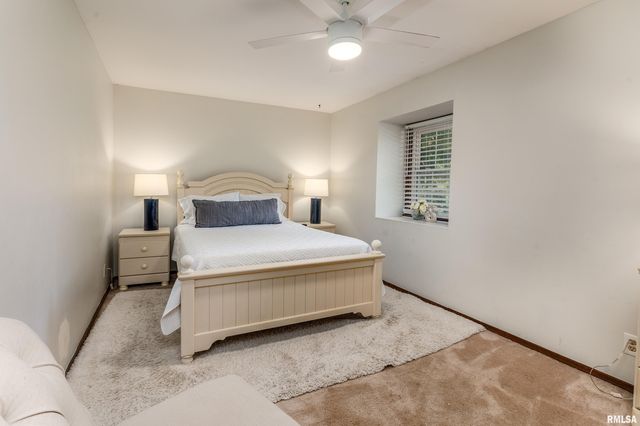 27 PINEWOOD Drive, Carbondale, IL 62901