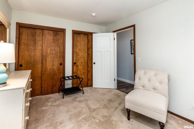 27 PINEWOOD Drive, Carbondale, IL 62901