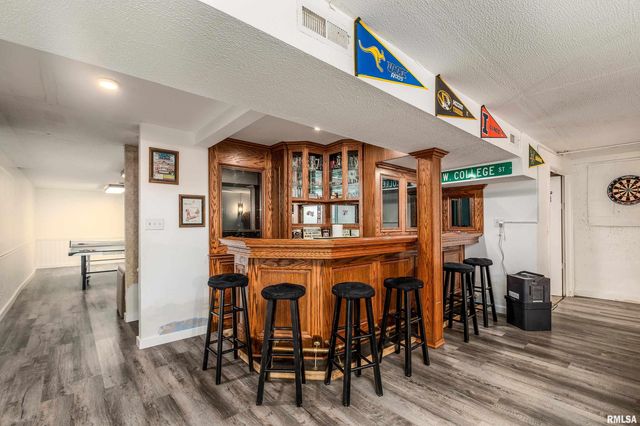 27 PINEWOOD Drive, Carbondale, IL 62901