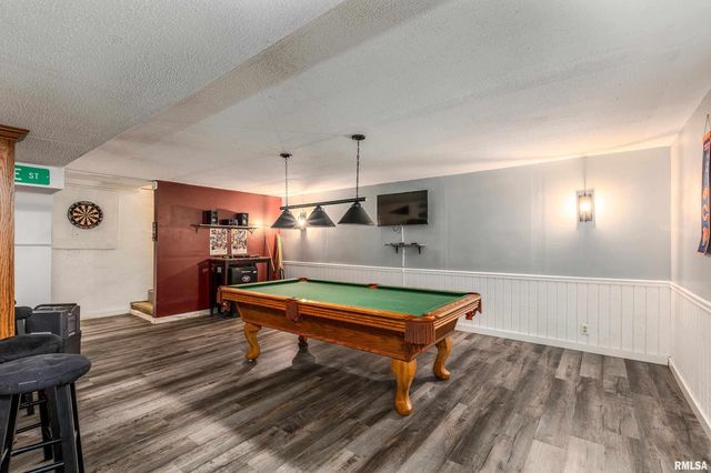 27 PINEWOOD Drive, Carbondale, IL 62901