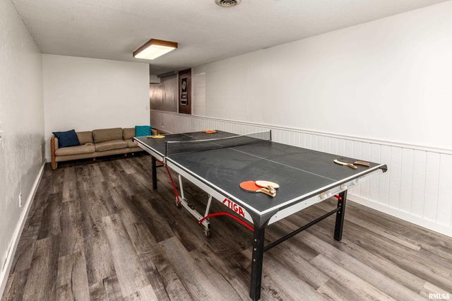 27 PINEWOOD Drive, Carbondale, IL 62901