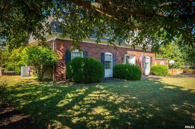 27 PINEWOOD Drive, Carbondale, IL 62901