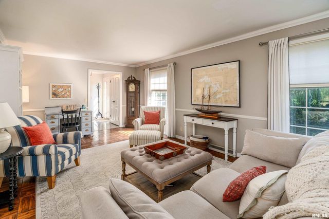 27 PINEWOOD Drive, Carbondale, IL 62901