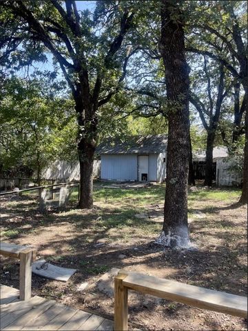 110 N Dick Price Road, Kennedale, TX 76060