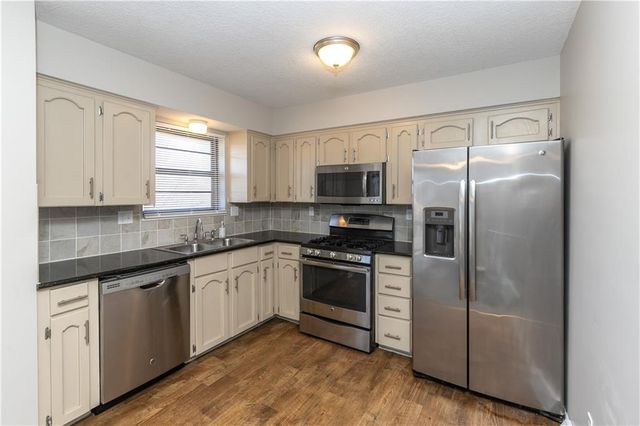 9857 N Cherry Street, Kansas City, MO 64155