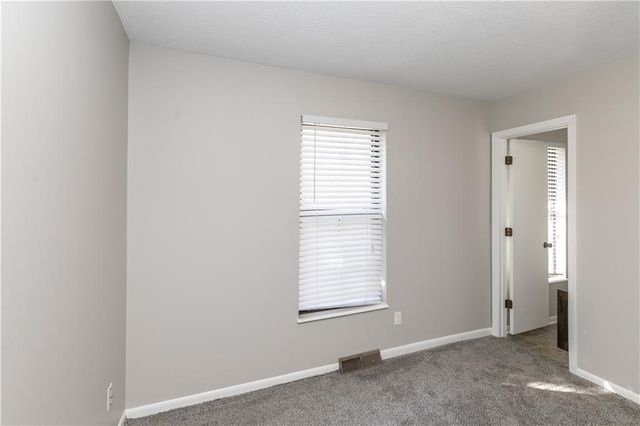 9857 N Cherry Street, Kansas City, MO 64155