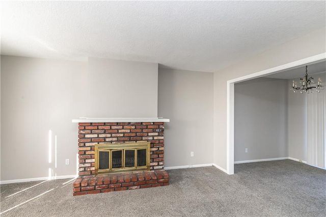 9857 N Cherry Street, Kansas City, MO 64155