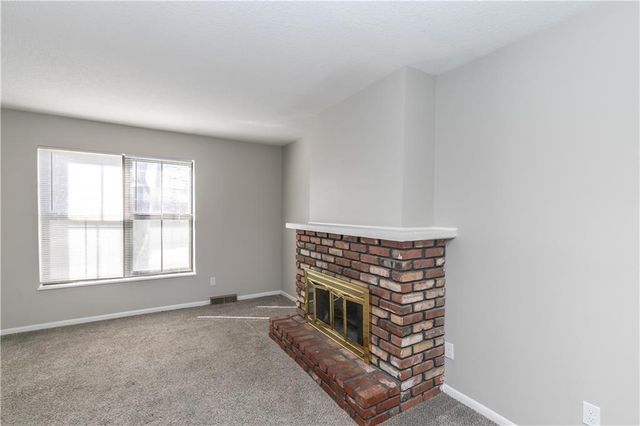 9857 N Cherry Street, Kansas City, MO 64155