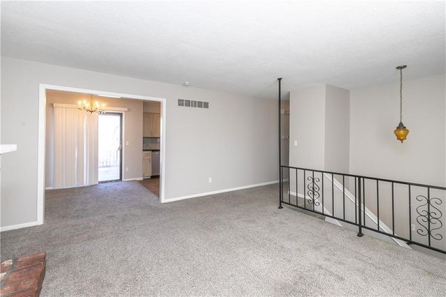 9857 N Cherry Street, Kansas City, MO 64155