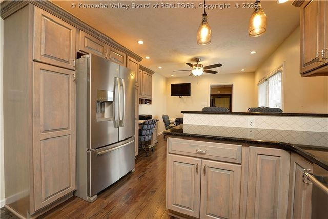 4 Erwin Drive, Nitro, WV 25143